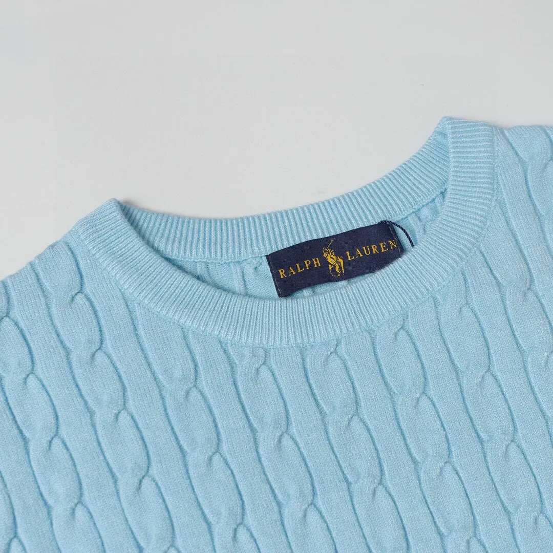 P186 Style No.: 601 -Ralph Lauren RL classic war horse logo embroidered pullover long-sleeved sweater on the chest -The item is made of custom-dyed and custom-spun yarn, purchased from the original version. A full set of customized accessories. Details determine success or failure. Heavy new autumn and winter product. High weight. Soft and delicate. The upper body effect is very nice. Loose fit. Women's model. -Color: white, gray, navy blue, red, khaki, blue, pink. -Sizes: S / M/ Ｌ S size 80-100 jins, M size 100-120 jins, Large size 120-135 jins